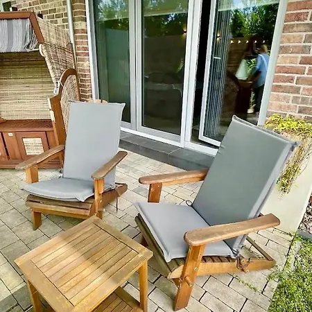 Kleine Auszeit -- Inklusive Parkplatz & Wifi, Geschirrspueler, Waschmaschine & Terrasse Mit Strandkorb -- Perfekt Fuer Urlaub & Business Lägenhet *