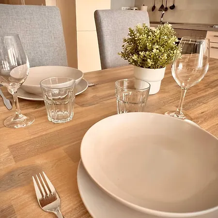 Kleine Auszeit -- Inklusive Parkplatz & Wifi, Geschirrspueler, Waschmaschine & Terrasse Mit Strandkorb -- Perfekt Fuer Urlaub & Business * Scharbeutz
