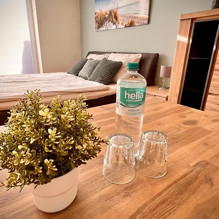 Kleine Auszeit -- Inklusive Parkplatz & Wifi, Geschirrspueler, Waschmaschine & Terrasse Mit Strandkorb -- Perfekt Fuer Urlaub & Business Lägenhet *