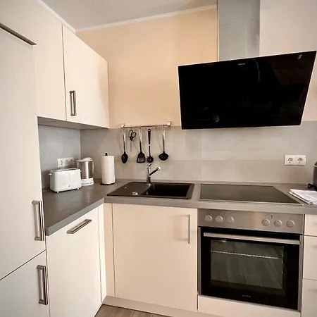 Kleine Auszeit -- Inklusive Parkplatz & Wifi, Geschirrspueler, Waschmaschine & Terrasse Mit Strandkorb -- Perfekt Fuer Urlaub & Business